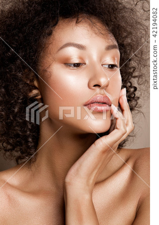 Fashion studio portrait of beautiful african american woman 42194082