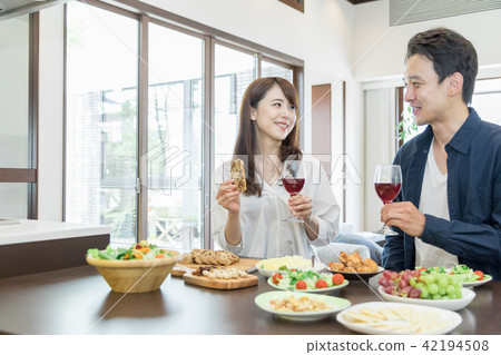 Young couple meal 42194508