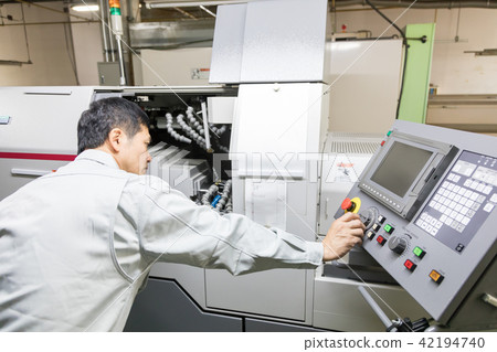 工廠人員加工 工廠人員加工 42194740
