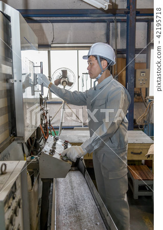 Factory People Working people Die casting Factory People Working people Die casting 42195718