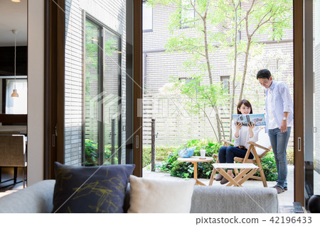 年輕夫婦露台陽台 年輕夫婦露台陽台 42196433