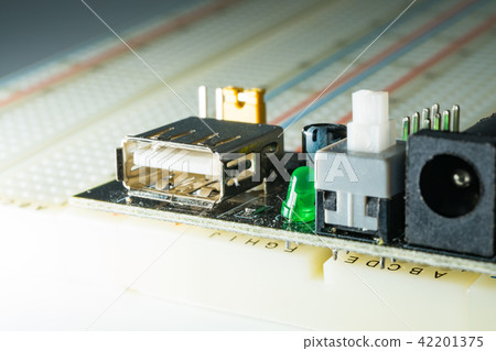 IC電阻電容電感PCB可變電阻SMD開關螺絲螺帽插座LED電路板排線RS232繼電器RELAY線圈 IC電阻電容電感PCB可變電阻SMD開關螺絲螺帽插座LED電路板排線RS232繼電器RELAY線圈 42201375