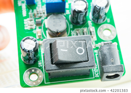 IC電阻電容電感PCB可變電阻SMD開關螺絲螺帽插座LED電路板排線RS232繼電器RELAY線圈 IC電阻電容電感PCB可變電阻SMD開關螺絲螺帽插座LED電路板排線RS232繼電器RELAY線圈 42201383