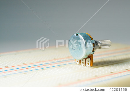 IC電阻電容電感PCB可變電阻SMD開關螺絲螺帽插座LED電路板排線RS232繼電器RELAY線圈 IC電阻電容電感PCB可變電阻SMD開關螺絲螺帽插座LED電路板排線RS232繼電器RELAY線圈 42201566