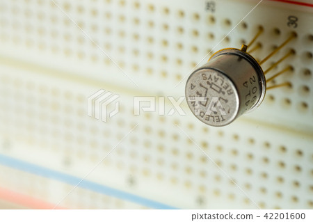 IC resistance and capacitance inductance PCB variable resistance SMD switch screw nut socket LED circuit board cable RS232 relay RELAY coil 42201600