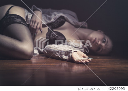 Syringe with drugs Syringe with drugs 42202093