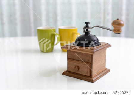 Coffee mill and coffee cup Coffee mill and coffee cup 42205224
