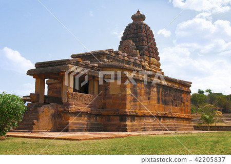 Hucchimalli Gudi, Mad Malli's temple, Aihole Hucchimalli Gudi, Mad Malli's temple, Aihole 42205837