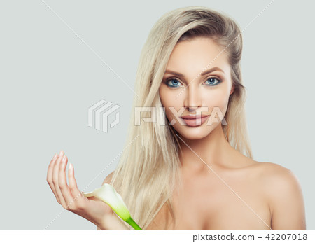 Perfect Blonde Woman with Clean Fresh Skin Perfect Blonde Woman with Clean Fresh Skin 42207018