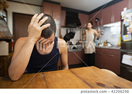 Men and women fighting 42208298