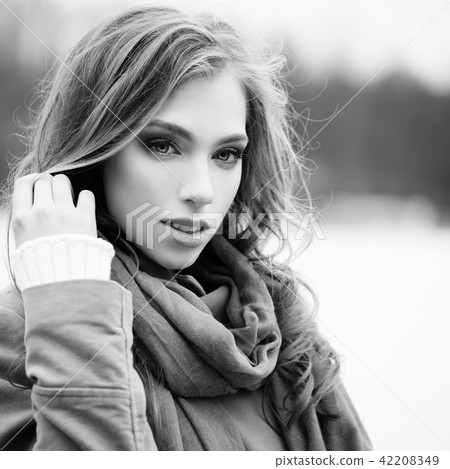 Pretty young woman, retro black and white portrait Pretty young woman, retro black and white portrait 42208349