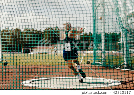 hammer throw back woman thrower 42210117