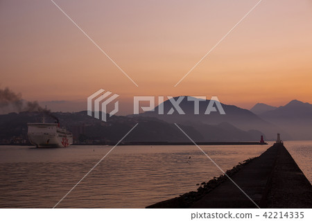 Dusk of Nishi Oita Port Dusk of Nishi Oita Port 42214335