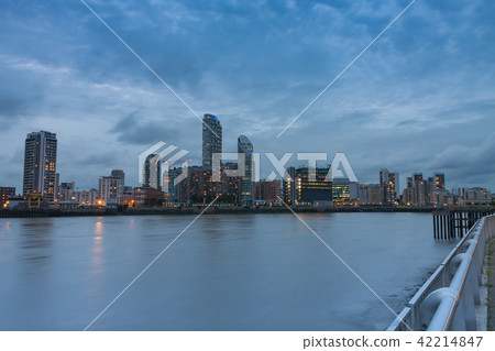 Residential buildings in Canary Wharf in London Residential buildings in Canary Wharf in London 42214847