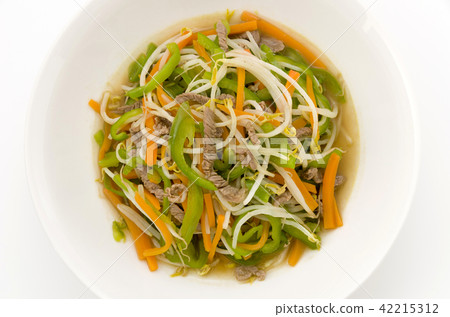 炒蔬菜和切碎的豬肉 炒蔬菜和切碎的豬肉 42215312