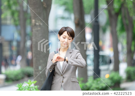 Suit female office lady fresh green OL business suits portrait recruit Suit female office lady fresh green OL business suits portrait recruit 42222523