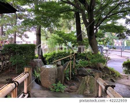 A tea house along a pine tree lined with Soka Matsubara A tea house along a pine tree lined with Soka Matsubara 42222939