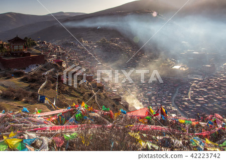 Red monastery and home at Larung gar 42223742