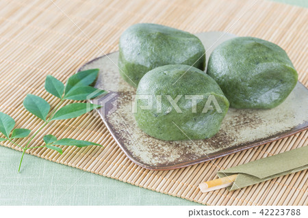 Rice cake 42223788