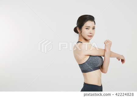 Sporty woman 42224828