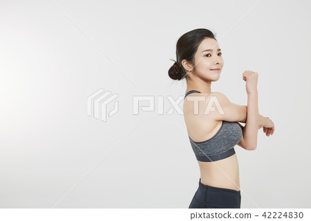 Sporty woman 42224830