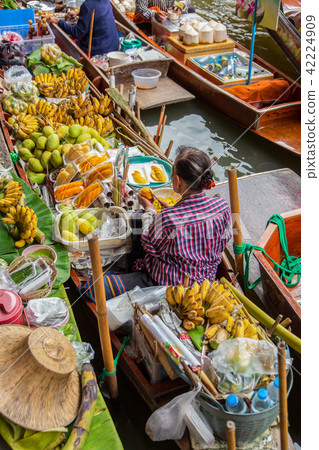 Damnoen Saduak Floating Market Damnoen Saduak Floating Market 42224909