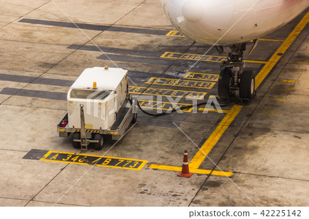Aircraft maintenance main gear checking in airport Aircraft maintenance main gear checking in airport 42225142