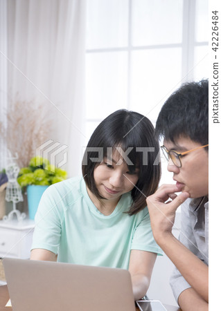 工作中的男女 42226484