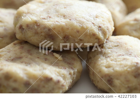 Croquette before putting on coromo 42227103