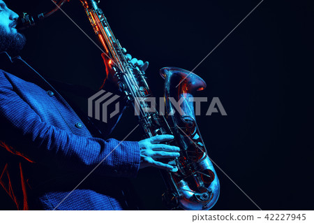 Jazz band performs at the club 42227945