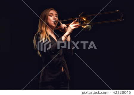 Jazz band performs at the club 42228046