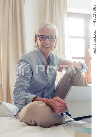 Senior woman freelancer in her study with computer 42229068