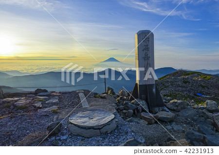 Fuji in the morning from Akaishidake 42231913