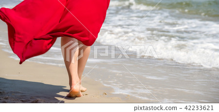 Beach travel - woman walking 42233621
