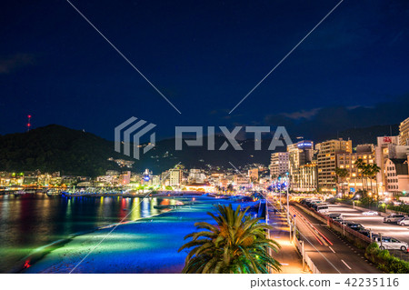 (靜岡縣熱海市)熱海太陽海灘/照亮夜景 (靜岡縣熱海市)熱海太陽海灘/照亮夜景 42235116