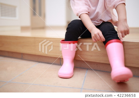 靴子（雨靴複製空間沒有臉出去兒童孩子撫養孩子養育陰雨天氣惡劣天氣雨具） 42236658