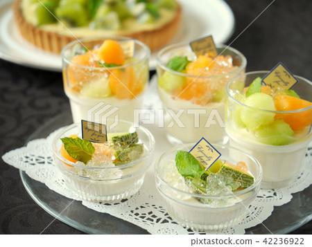 Melon panna cotta and kiwi tart black background (horizontal position) 42236922