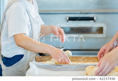 Baker Baker 42237496