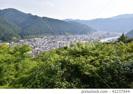 View from Gujo Hachimanjo Castle (Gujo City, Gifu Prefecture) 42237844