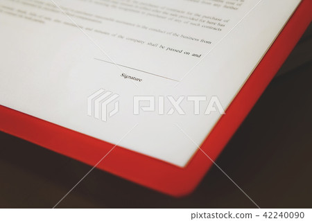 Contract paper preparation for signing a contract. 42240090