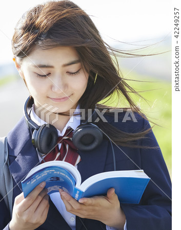 School girl high school studies 42249257