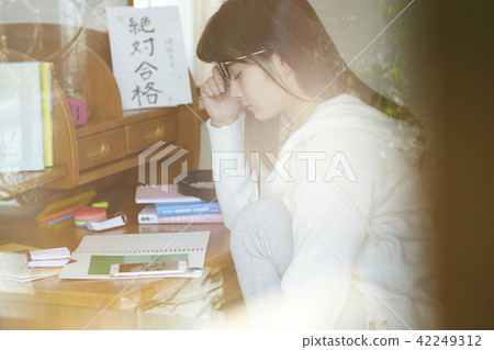 School girl high school studies 42249312