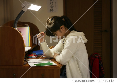 School girl high school studies 42249318