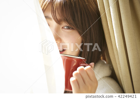 Woman relax 42249421