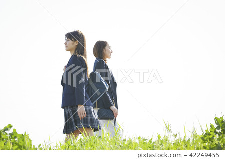 女和學校的女生 42249455