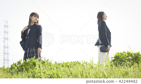 學校女孩渴望女人 42249482