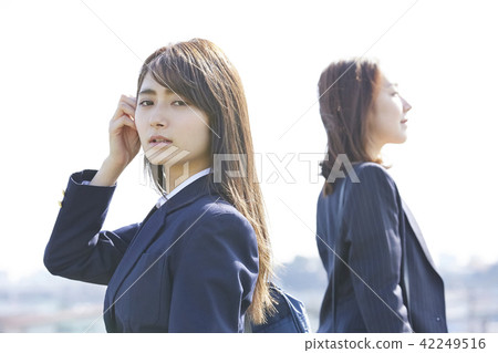 女和學校的女生 42249516