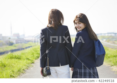 女和學校的女生 42249518