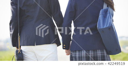 女和學校的女生 42249519