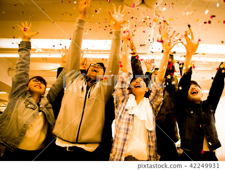 Men and women rise 42249931